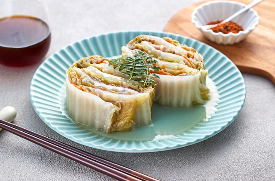 Layered stew of pork belly and Chinese cabbage