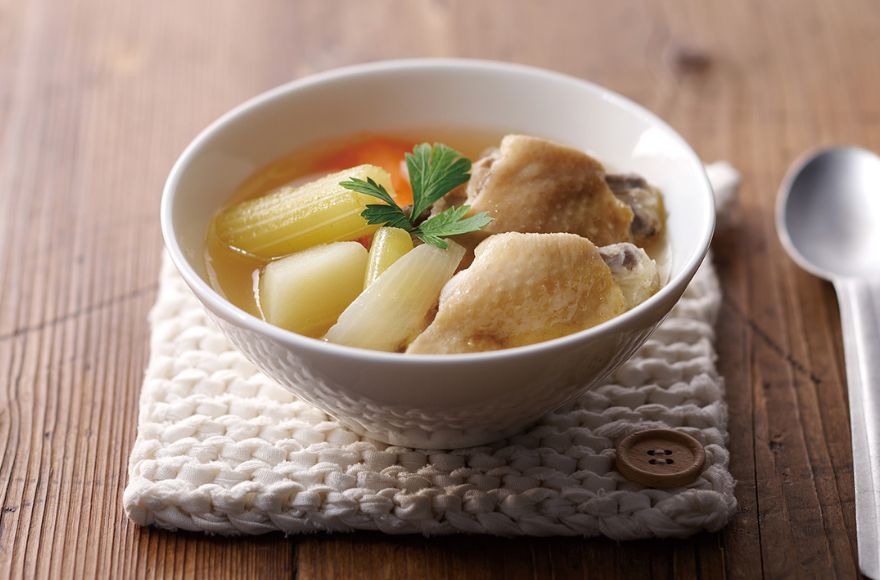 Pot-au-feu with vegetables and chicken