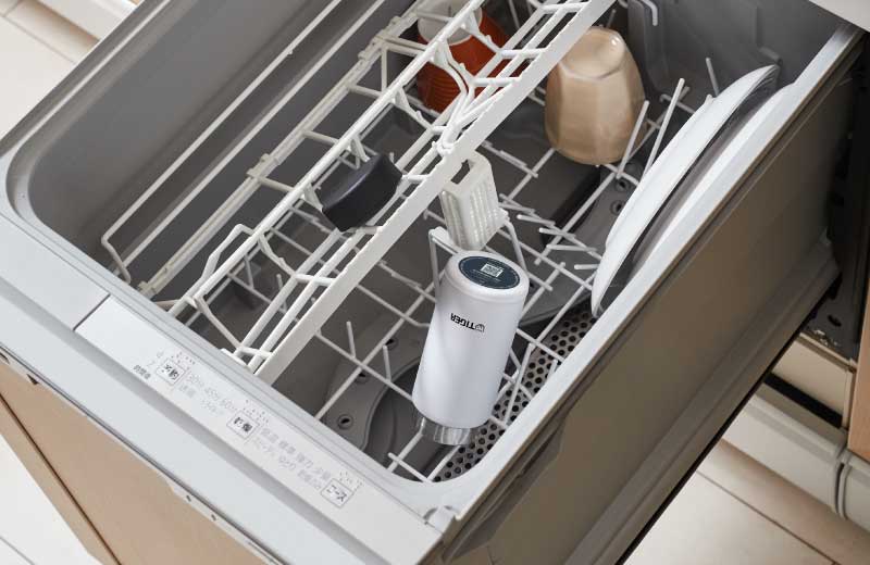 Entirely dishwasher-safe bottle