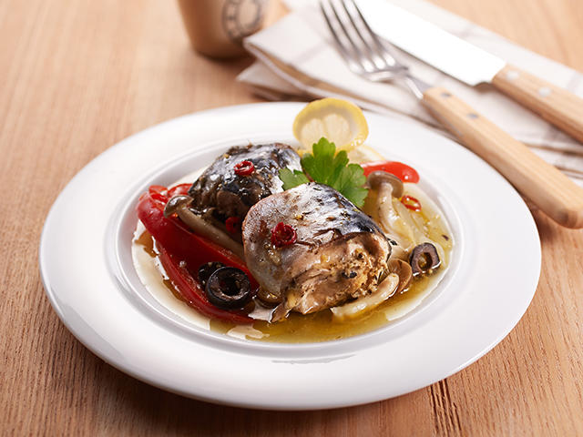 Easy acqua pazza-style basil-flavored mackerel