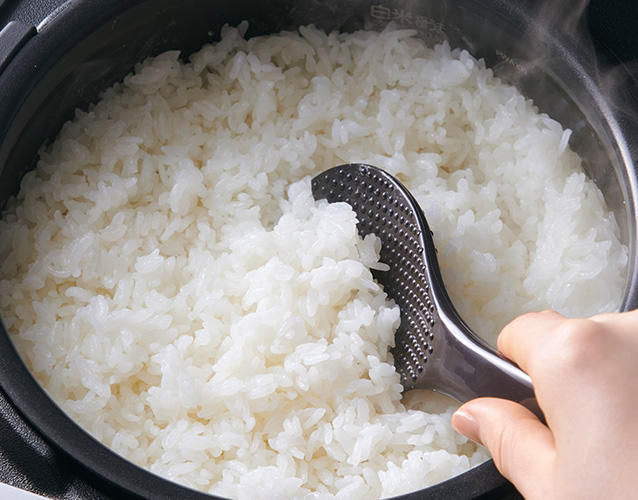 The rice cooker brings out the good flavors of rice as much as a clay pot does