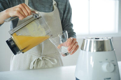 カップには用途に合わせた素材を採用