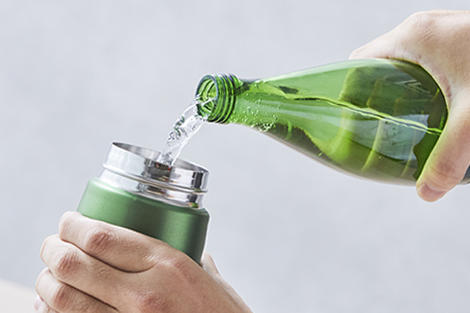 Vacuum-insulated bottles that hold carbonation