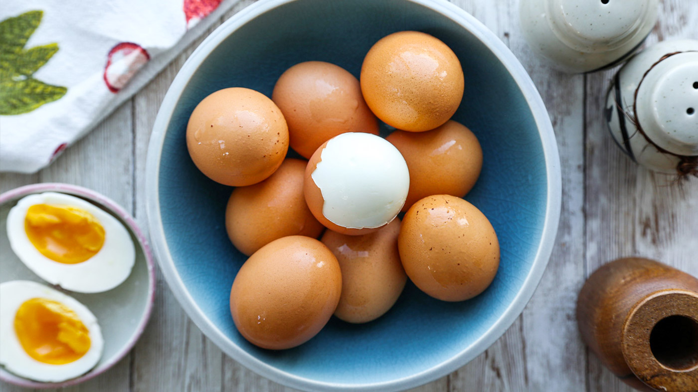 This Egg Cooker Makes Boiled Eggs At the Press of a Button