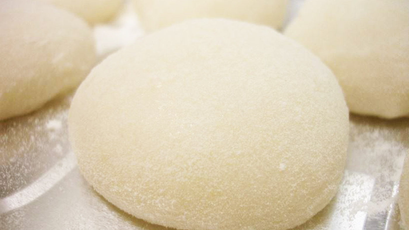 Homemade Mochi -- 2 Ways Using a Mochi Maker 