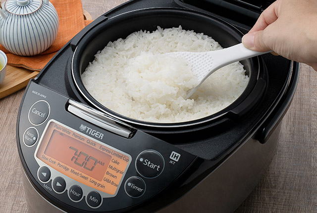 TIGER 10 CUP ELECTRIC RICE COOKER WARMER. KEEP WARM A MAXIMUM OF