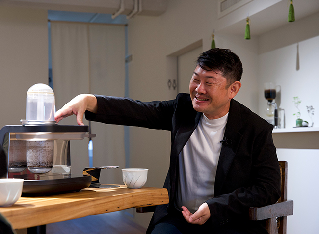 Yoshinobu Nakayama, a world-renowned authority on siphon coffee, has been  appointed as the official ambassador for Tiger thermos Siphonysta -  Tiger-Corporation