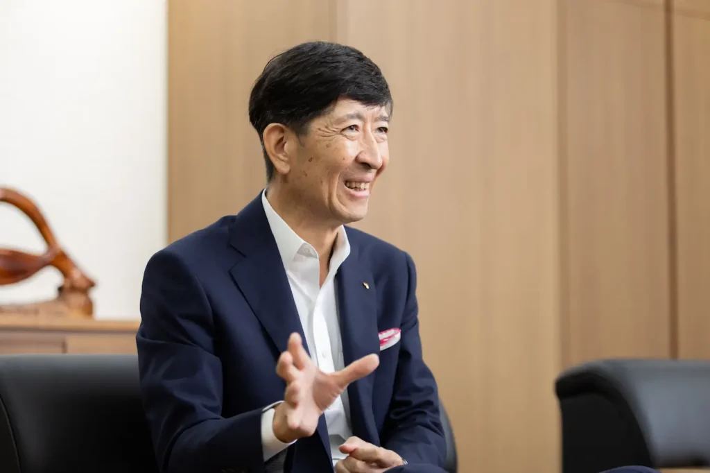 世界の「団らん」について話す菊池