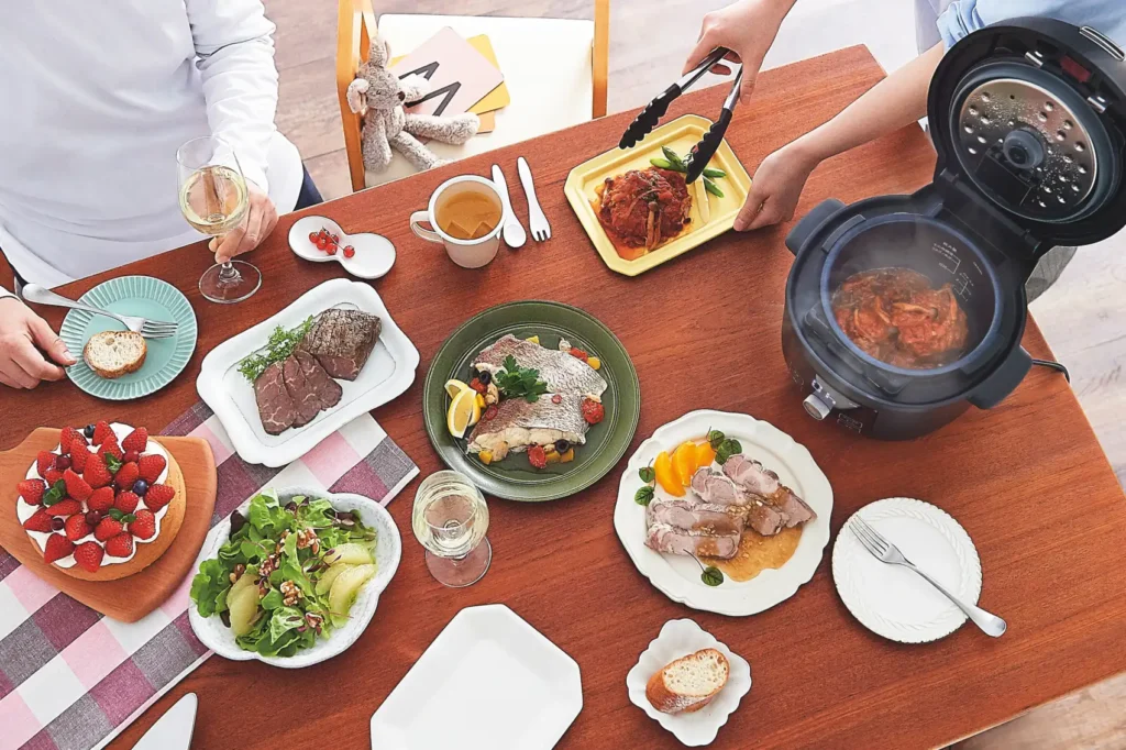 食卓を囲む家族